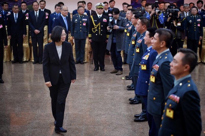 台湾总统蔡英文24日上午出席2020年上半年陆海空军将官晋任布达暨授阶典礼。