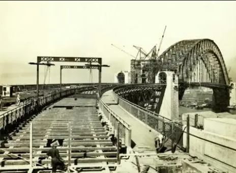 悉尼八大未解之謎之一：16人封于海港大橋水泥墩中