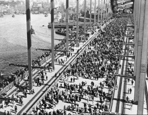 悉尼八大未解之谜之一：16人封于海港大桥水泥墩中